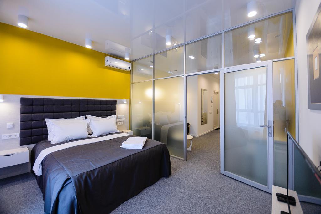 Partner Guest House Klovs'Kyi Kyiv Exterior photo