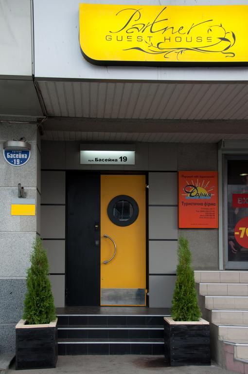Partner Guest House Klovs'Kyi Kyiv Exterior photo